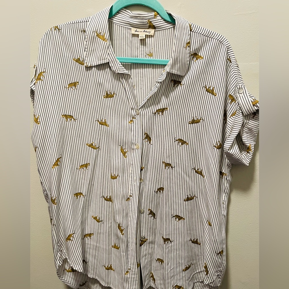 Jane and Delaney cap sleeve button down shirt